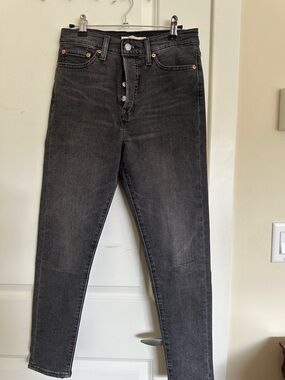 Levi's Women's Skinny Jeans in Black Wash